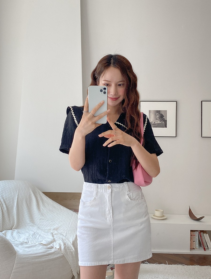 [EVELLET] Stuy Wave Collared Blouse