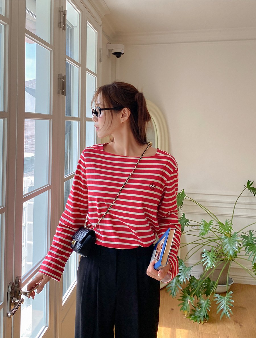 [EVELLET] Tomorrow ST embroidery boat neck T-shirt