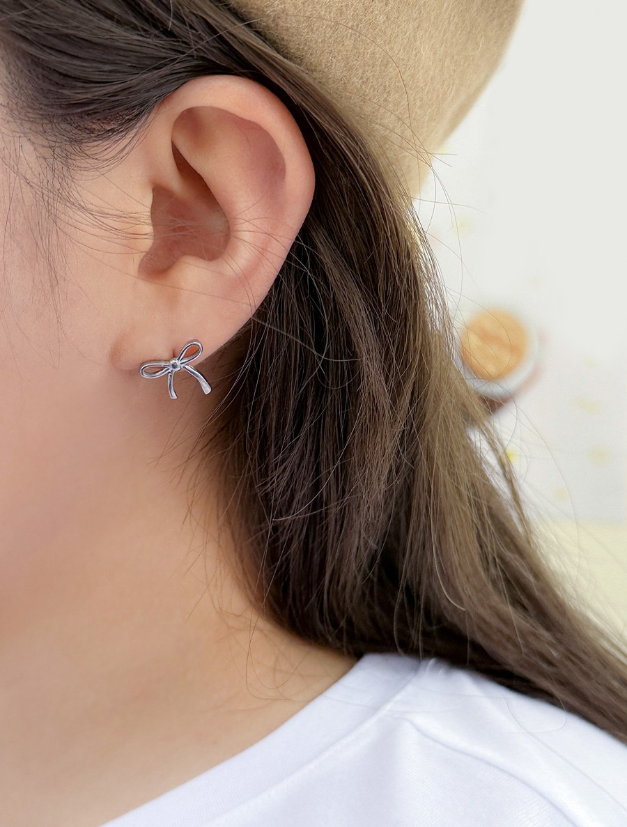 Levoni surgical earring
