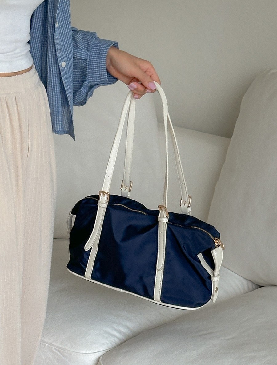 Fiendo Buckle Shoulder Bag