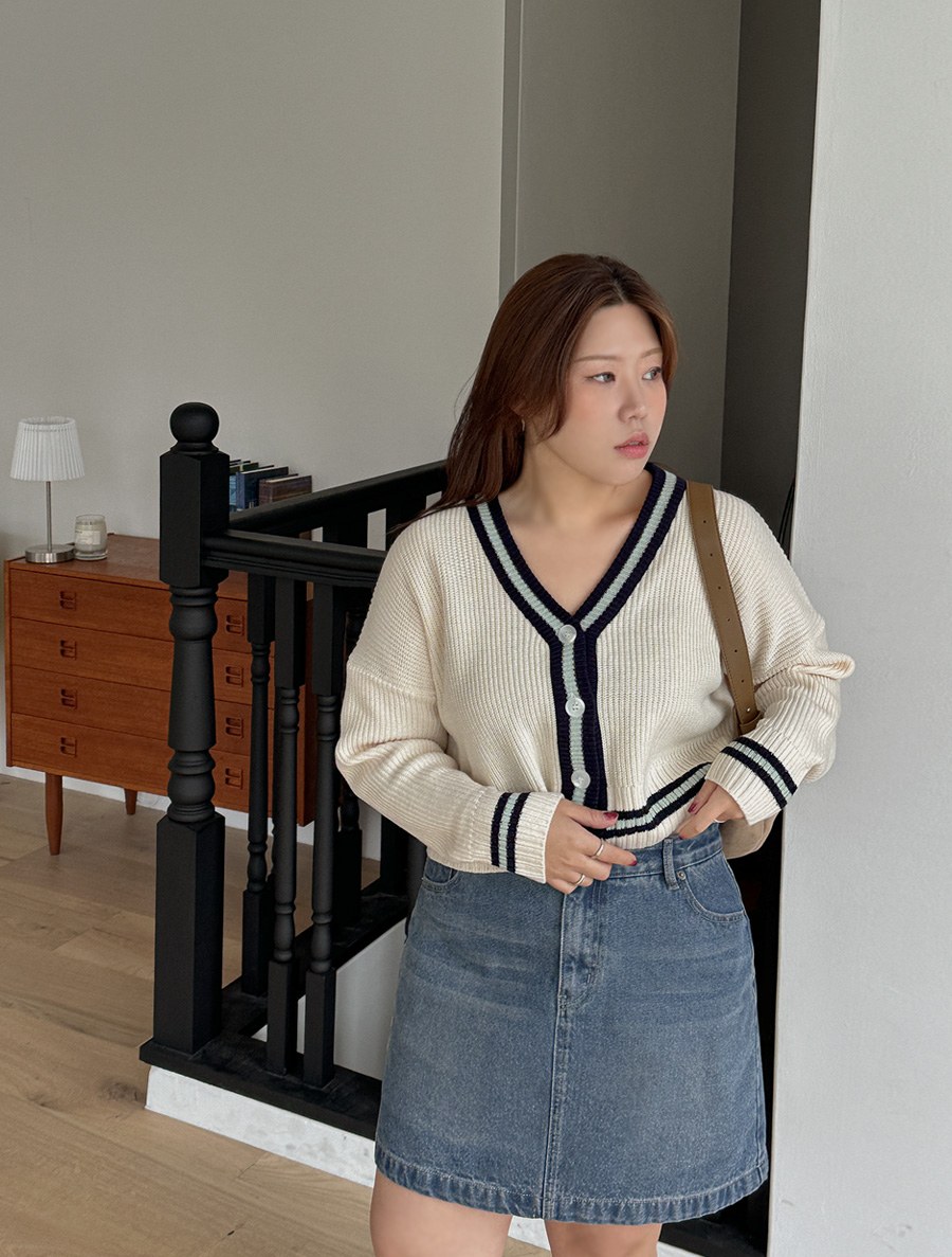 Coffren Semi Crop Knit Cardigan