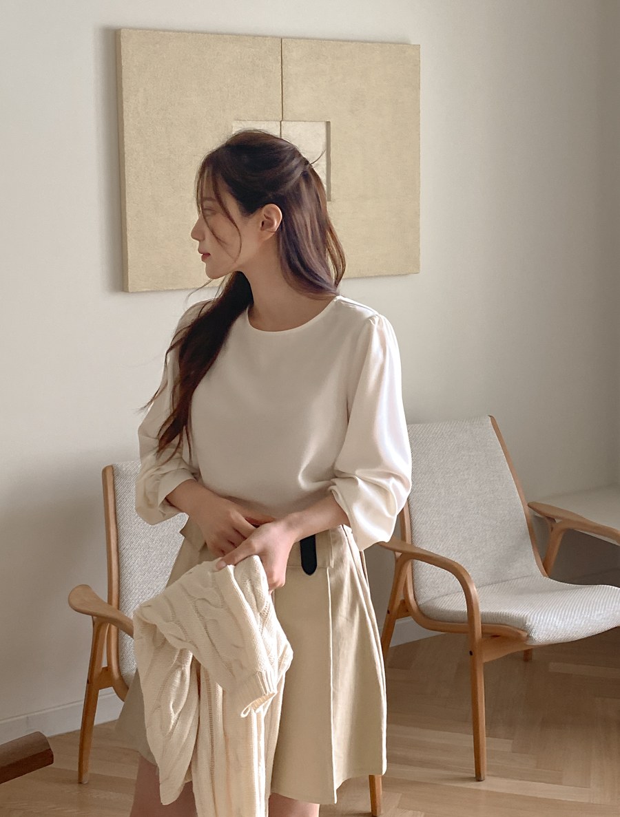 [EVELLET] Giberin Round neck Blouse