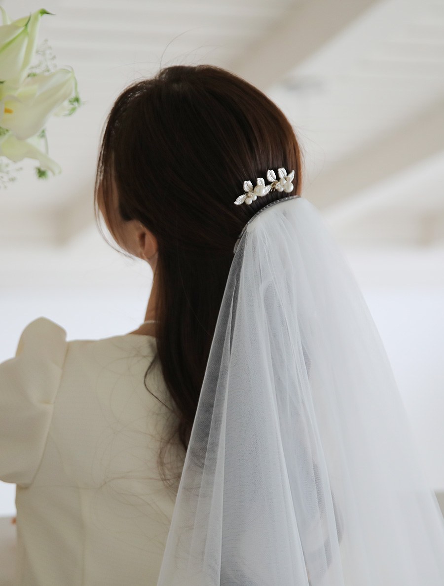 Runed pearl hairpin