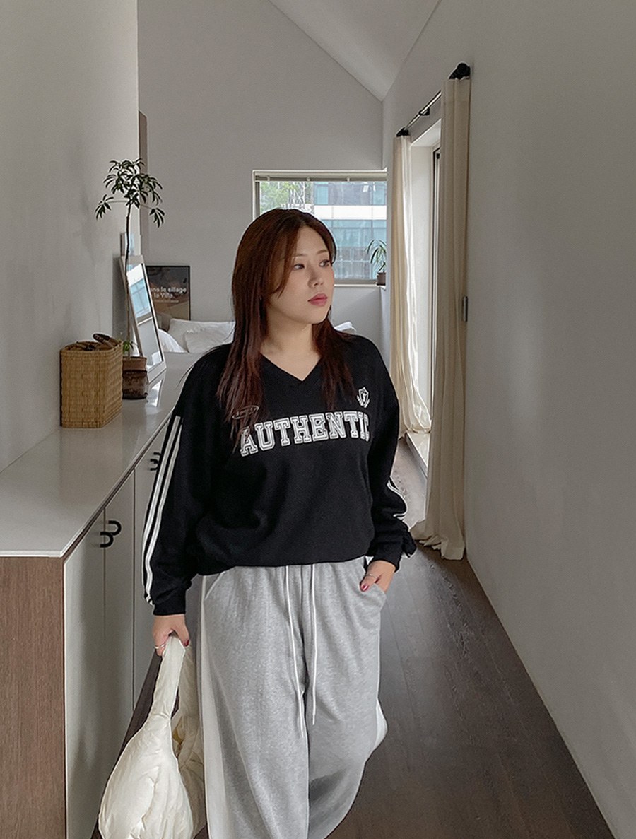 [EVELLET] Authentic Contrast V-neck Sweatshirt