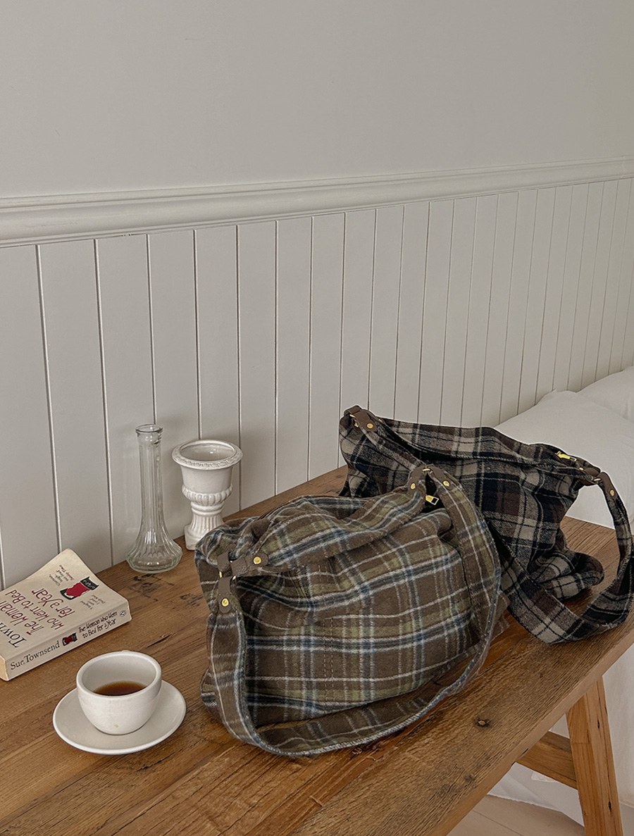 Weniv Plaid Check Shoulder Bag