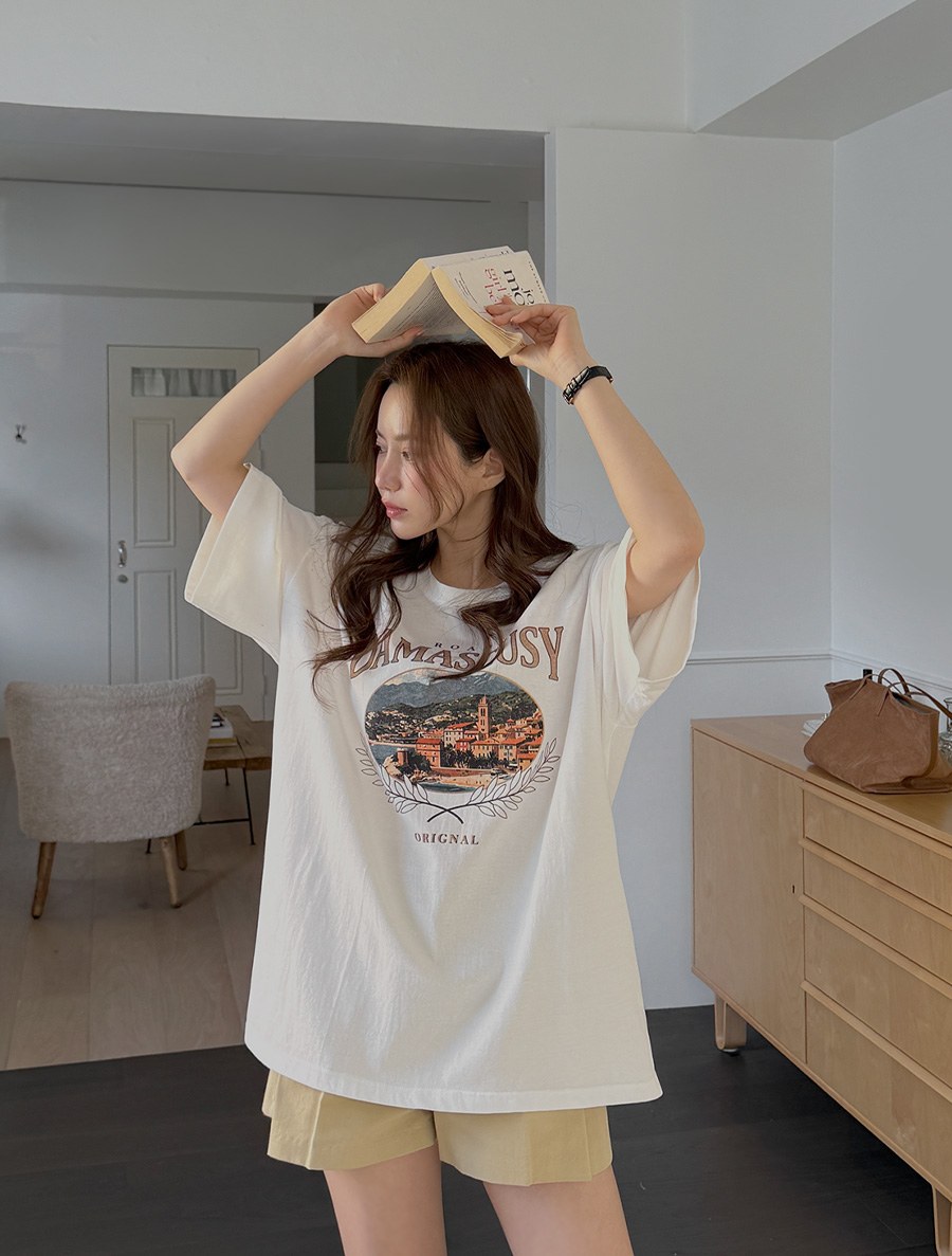[EVELLET] Muher Graphic Print T-shirt