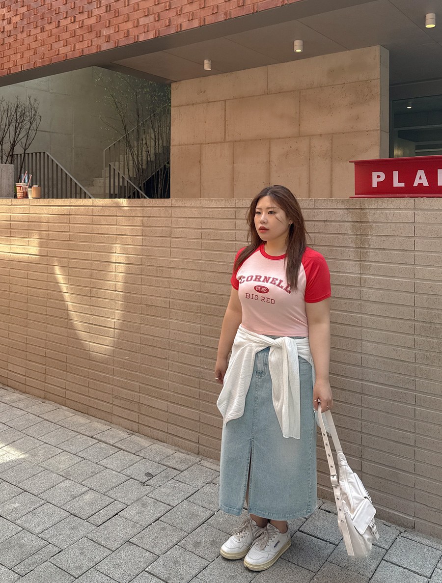 [EVELLET] Royview Contrast nagrang T-shirt