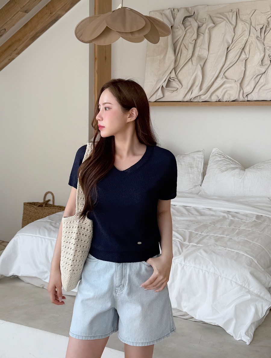 [EVELLET] Raynu V-neck pendant Knit