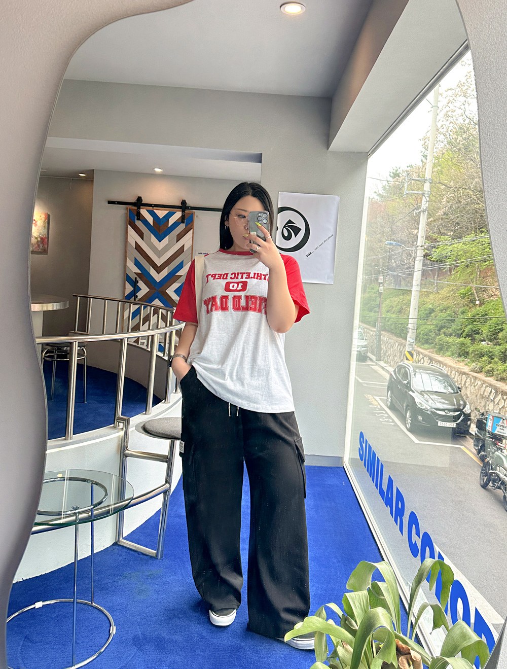 [EVELLET] Ketlan Raglan Graphic Print T-shirt