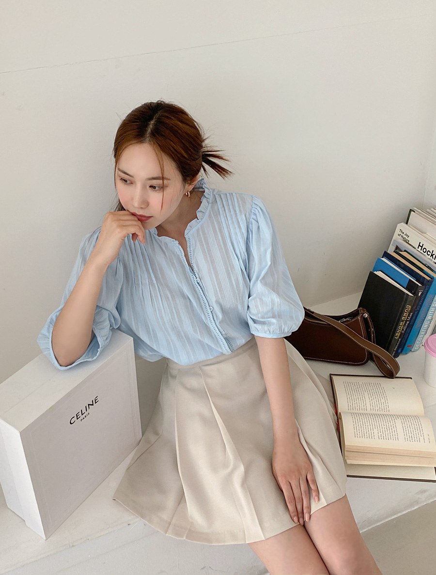 [EVELLET] Lasenti Lace Shirring Blouse