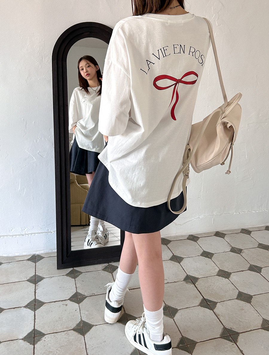 [EVELLET] Pomiren Graphic Print T-shirt