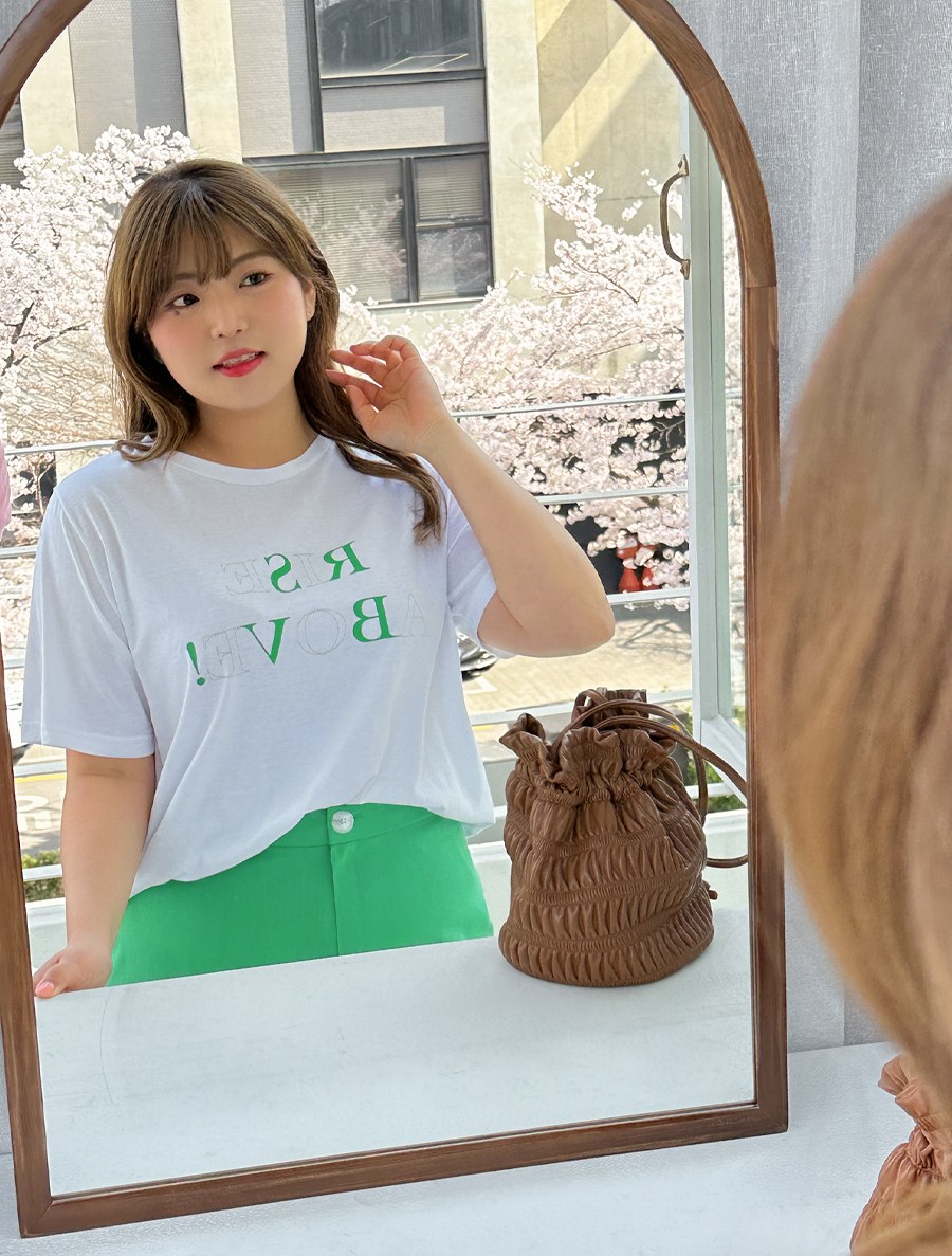 [EVELLET] Rep Me Graphic Print T-shirt