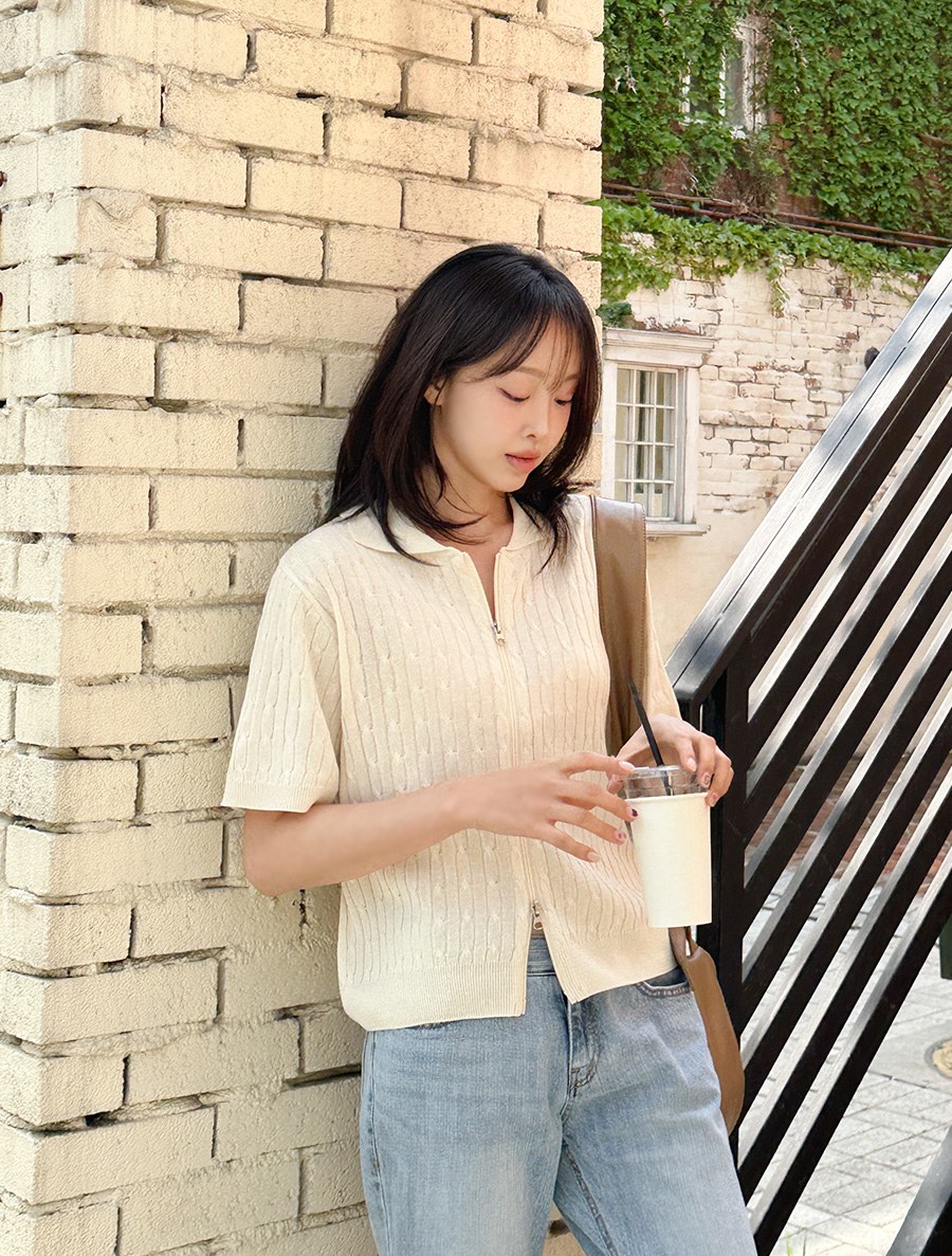 [EVELLET] Rocheny Cable Collar Knit Zip up
