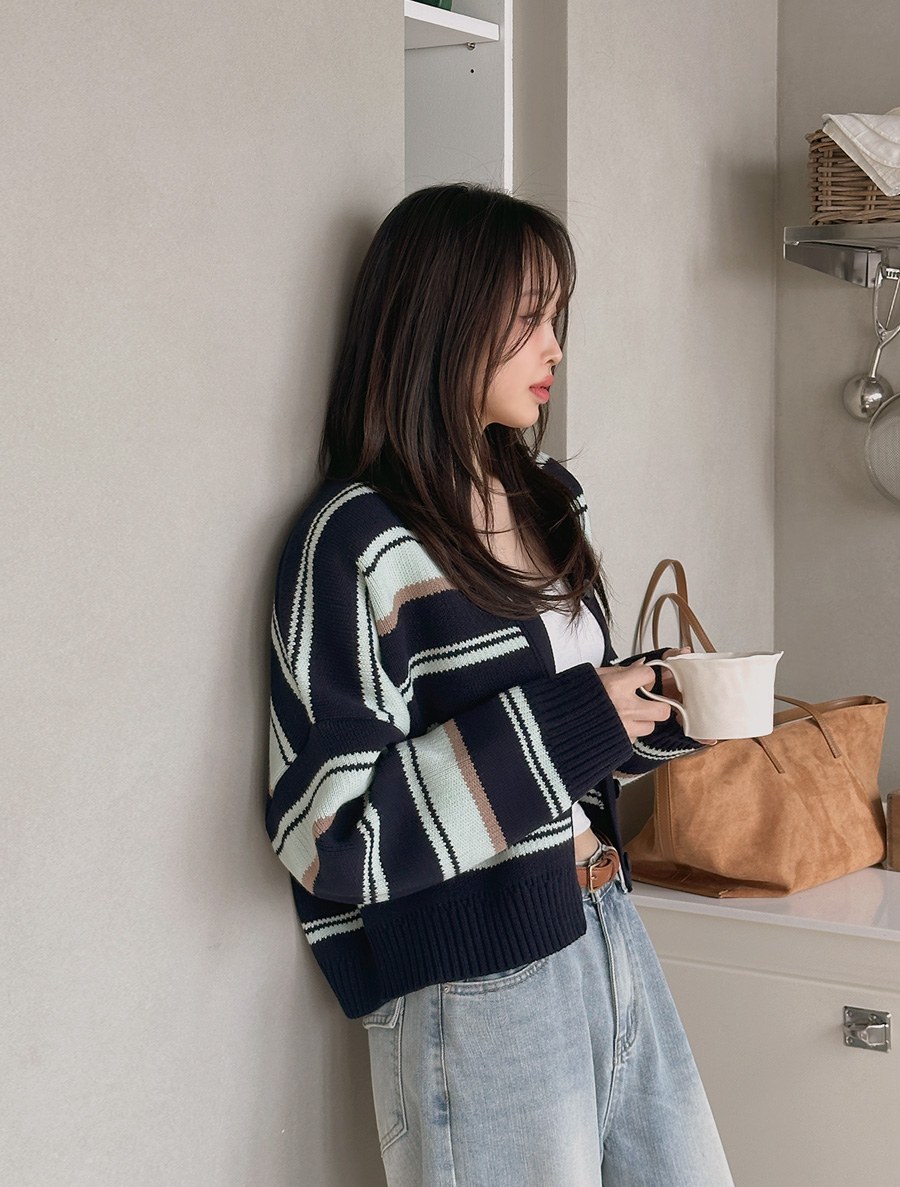 Turenb ST Semi-Crop Knit Cardigan