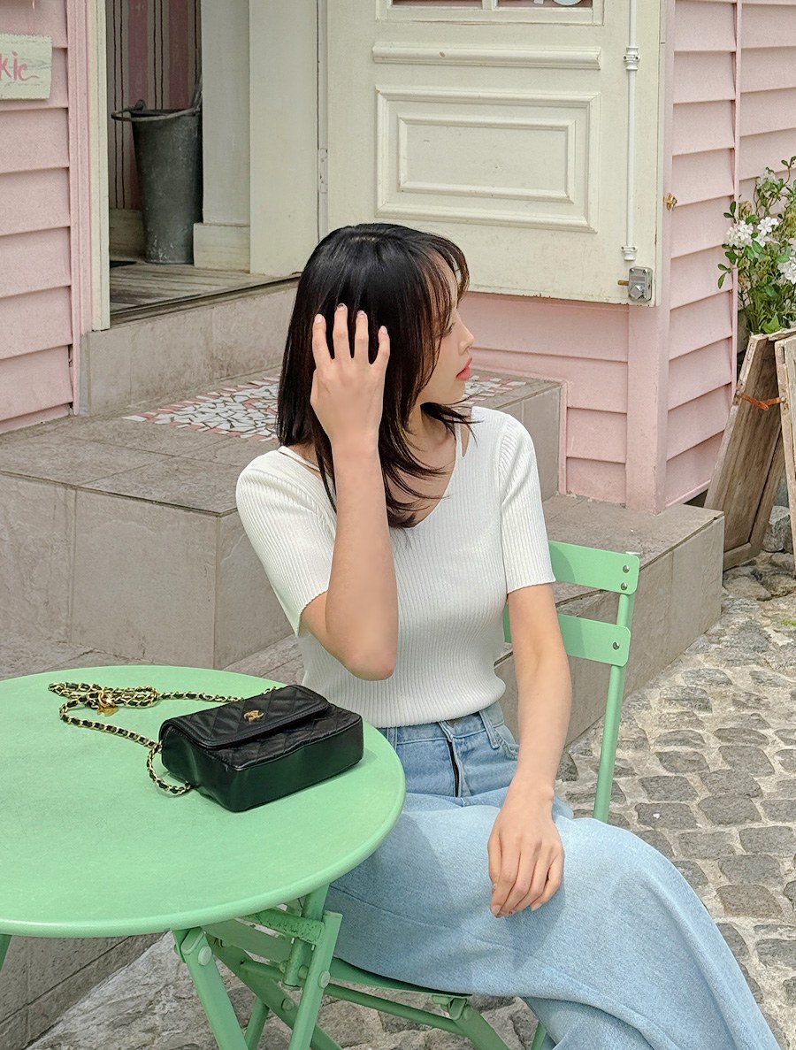 [EVELLET] Verni Cutout Semi-Crop Knit