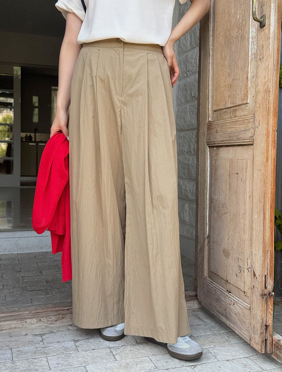 Onmui Nylon Pintuck Wide Slacks