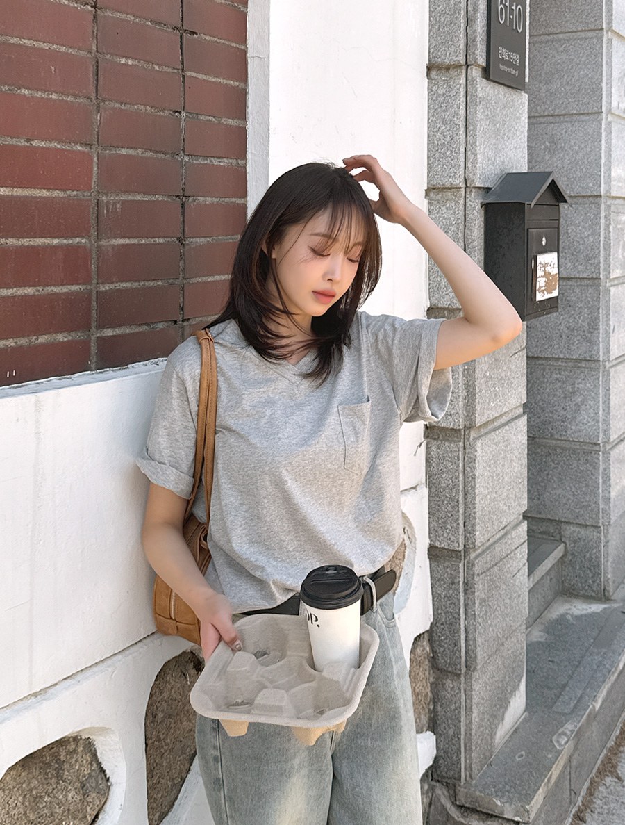 EMUDI V-Neck Pocket T-shirt