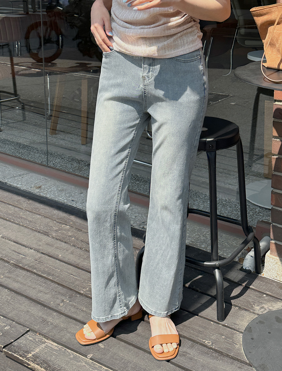 Kemuen Flared Span Denim Pants