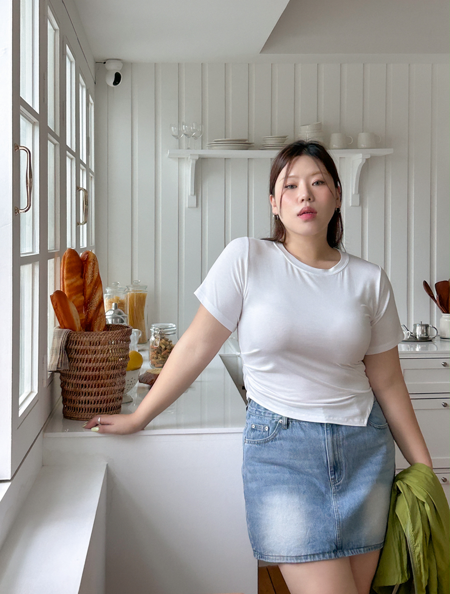[EVELLET] Anansi Pintuck Slit Crop T-shirt