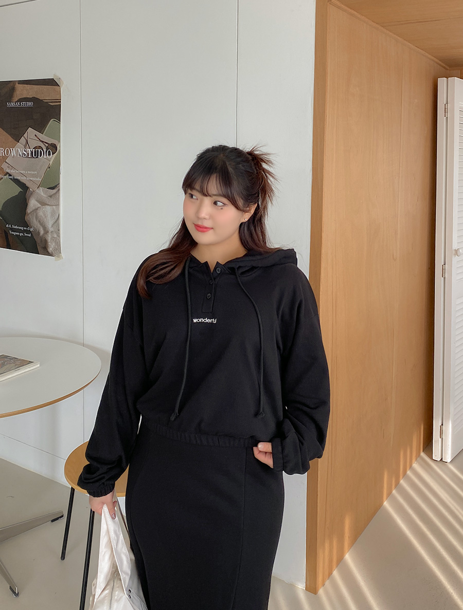 Seldeven Embroidered Hood Sweatshirt