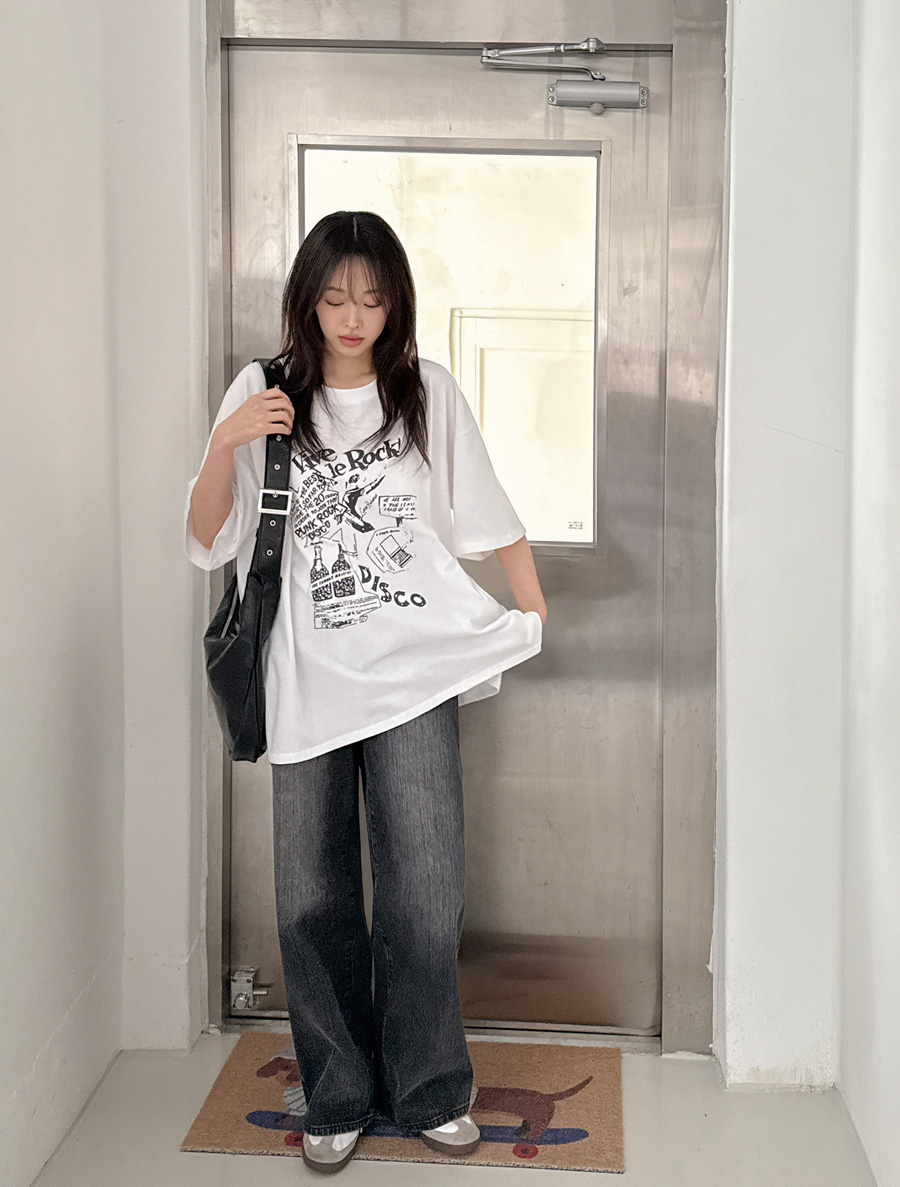 [EVELLET]Leed N Graphic Print T-shirt