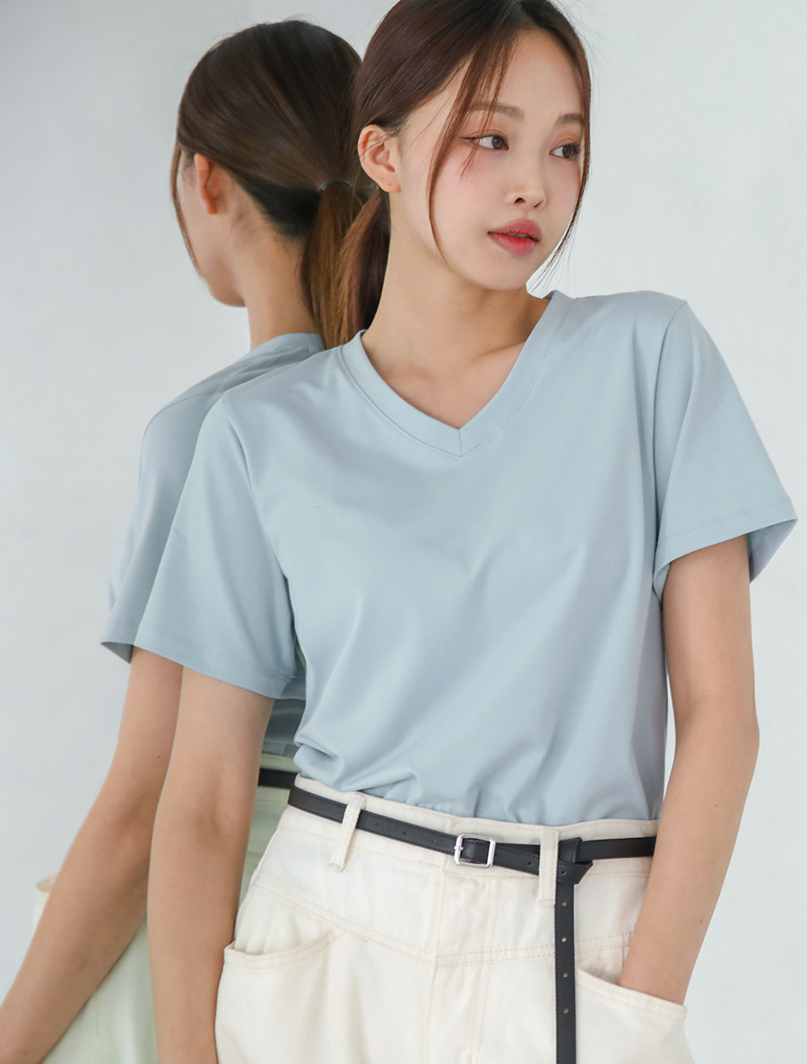 [EVELLET] Fayney Airy V-neck T-shirt