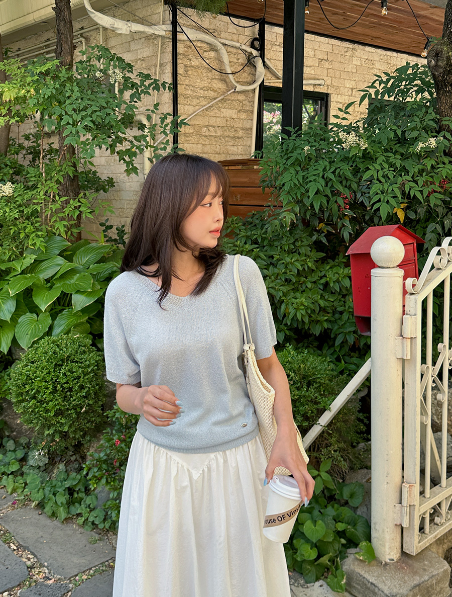 [EVELLET] Raynu V-neck pendant Knit