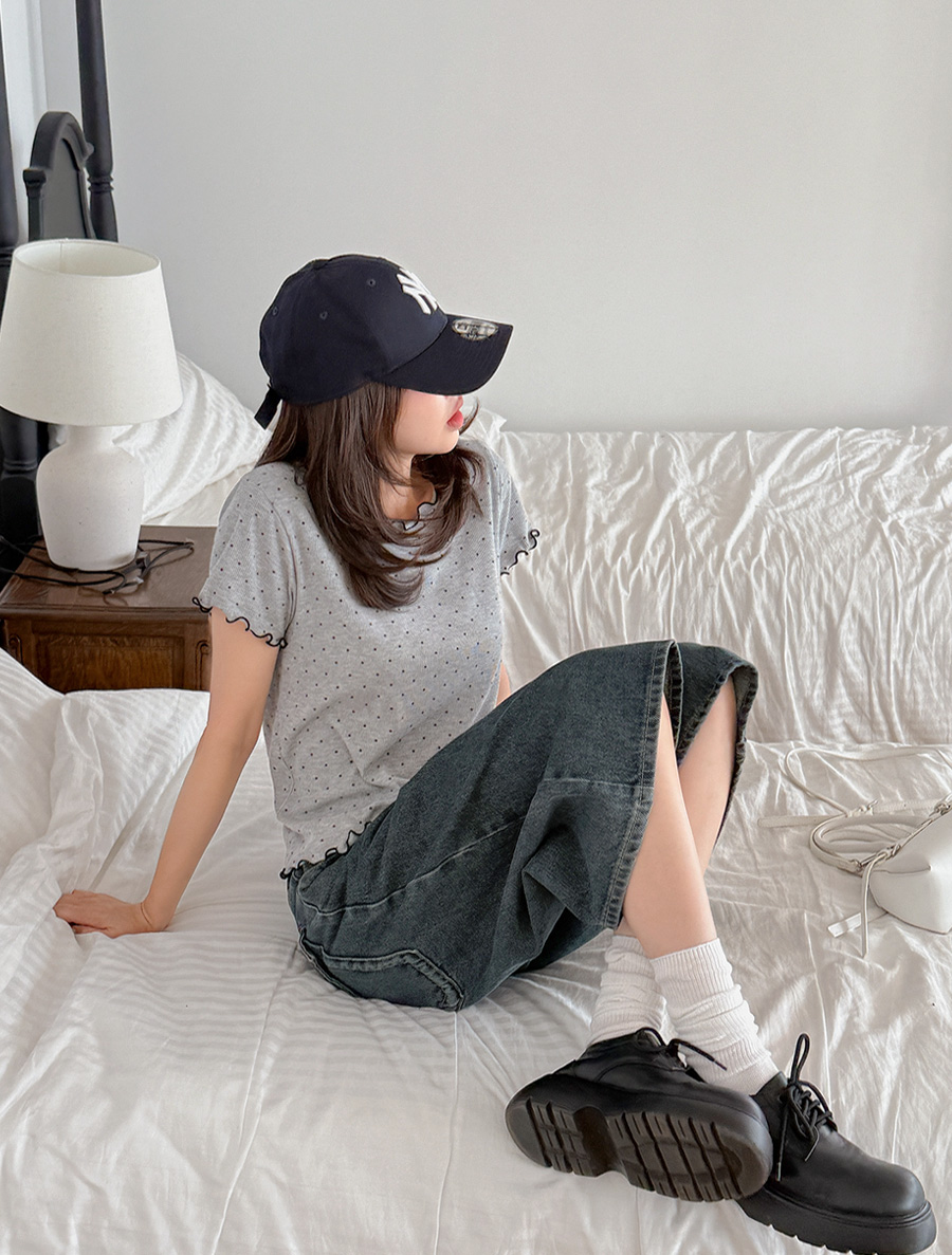 Den Eve Dot Ribbed Lettuce Edge T-shirt