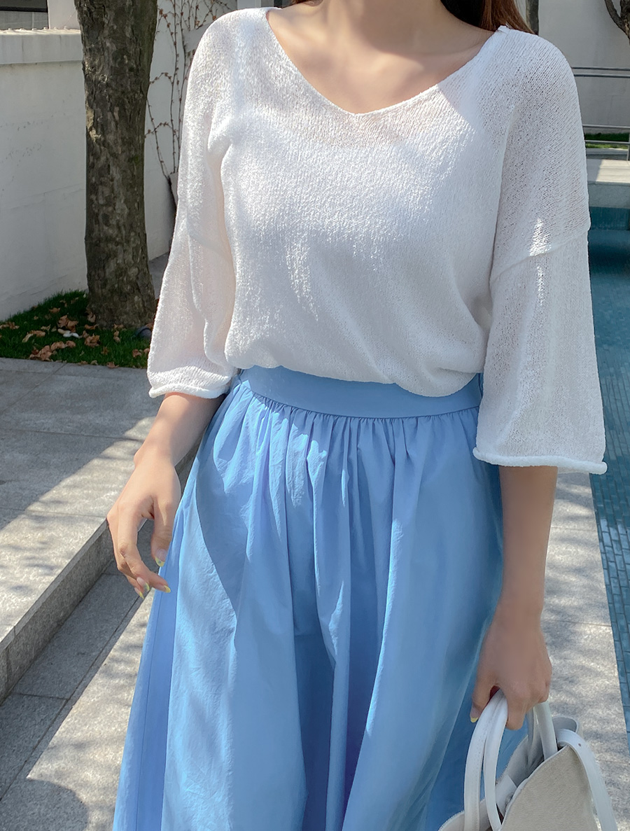 [EVELLET] Lopence V Neck Boucle Knit