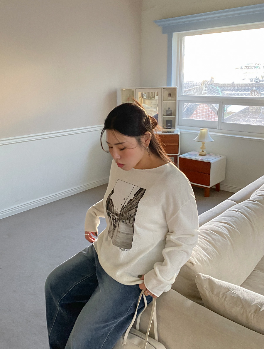 [EVELLET] Iro Print Knit T-shirt