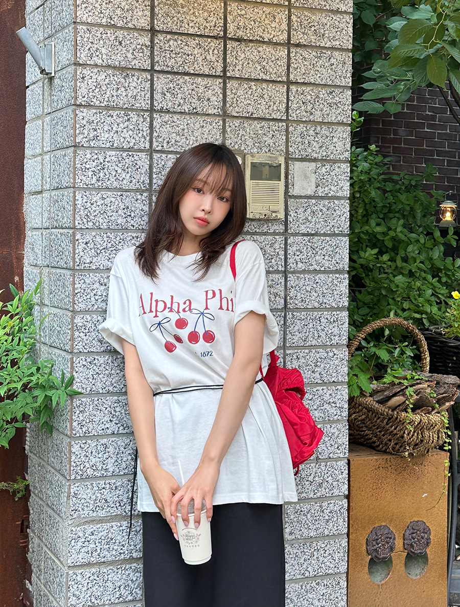 Henueen Graphic Print T-shirt