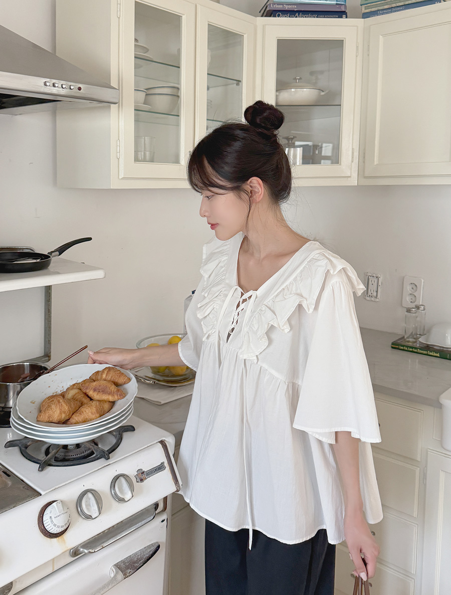 Camedu Eyelet Frill Blouse