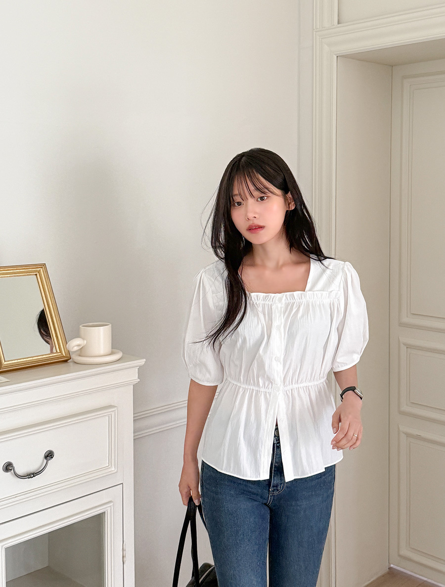Atuhen Square Neck Shirring Blouse