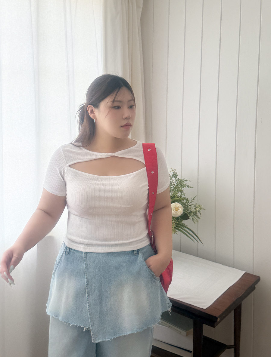 Temuen Ribbed Cutout T-shirt