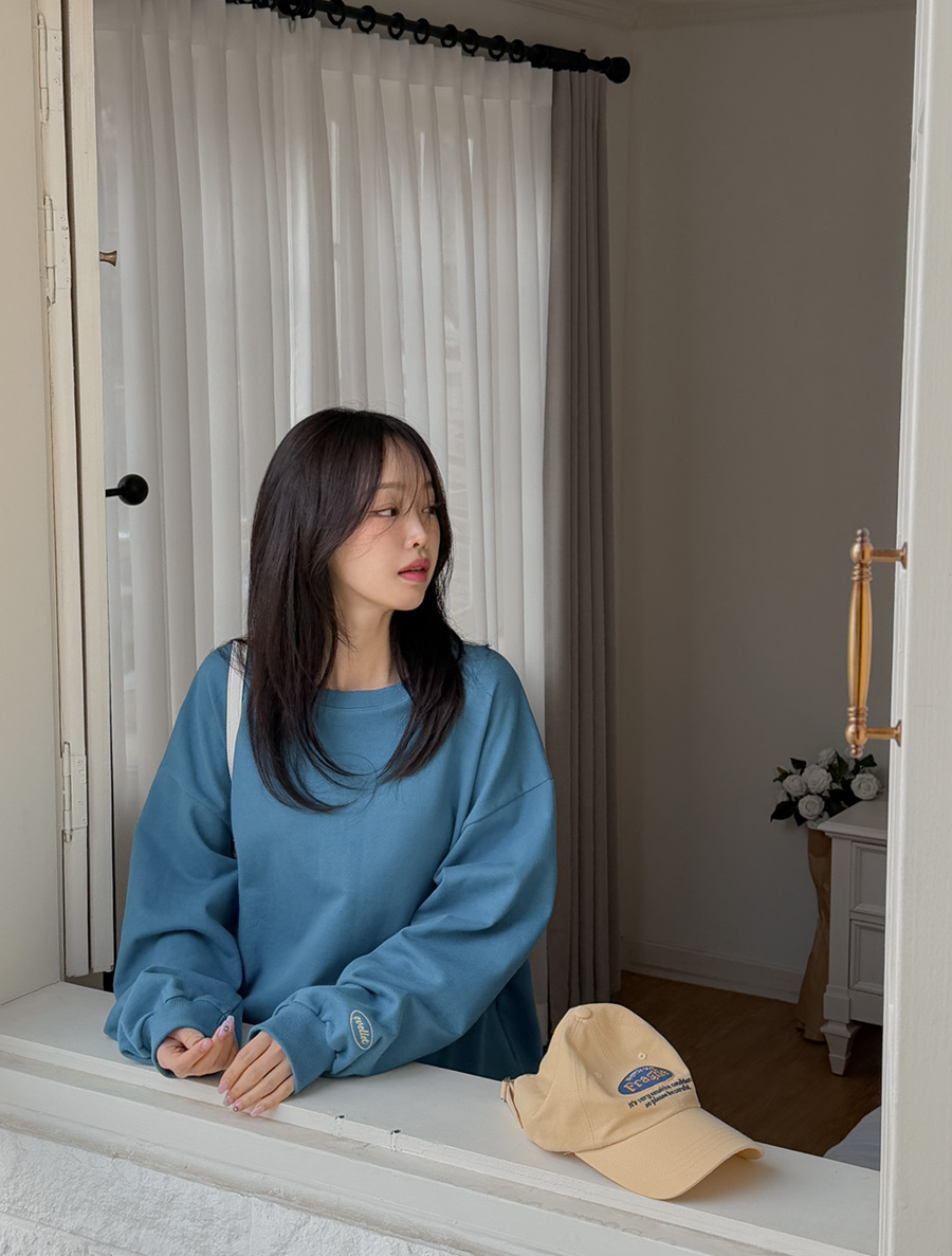 [EVELLET] Blitz Embroidery Sweatshirt
