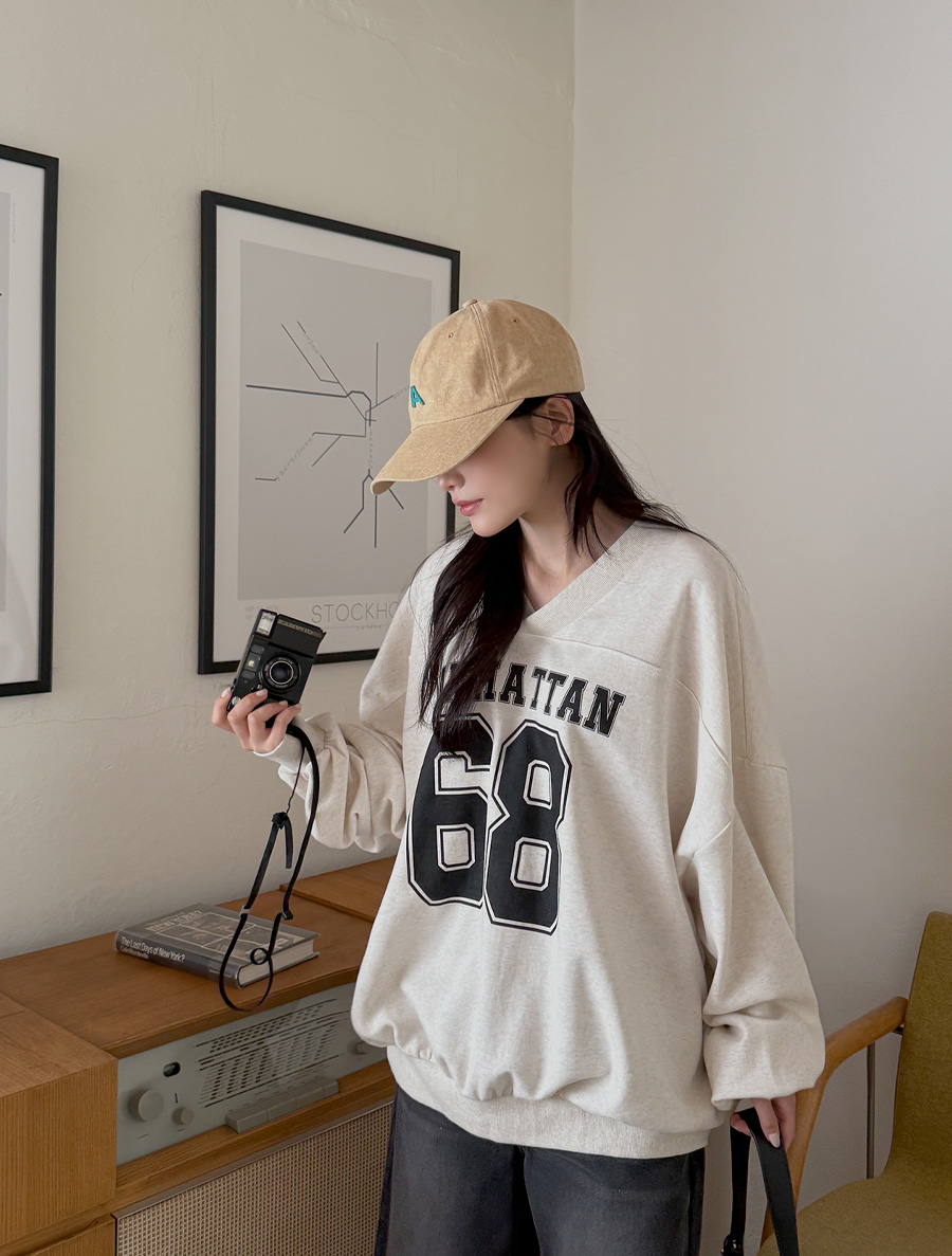 Abueon V-Neck Graphic Print Sweatshirt