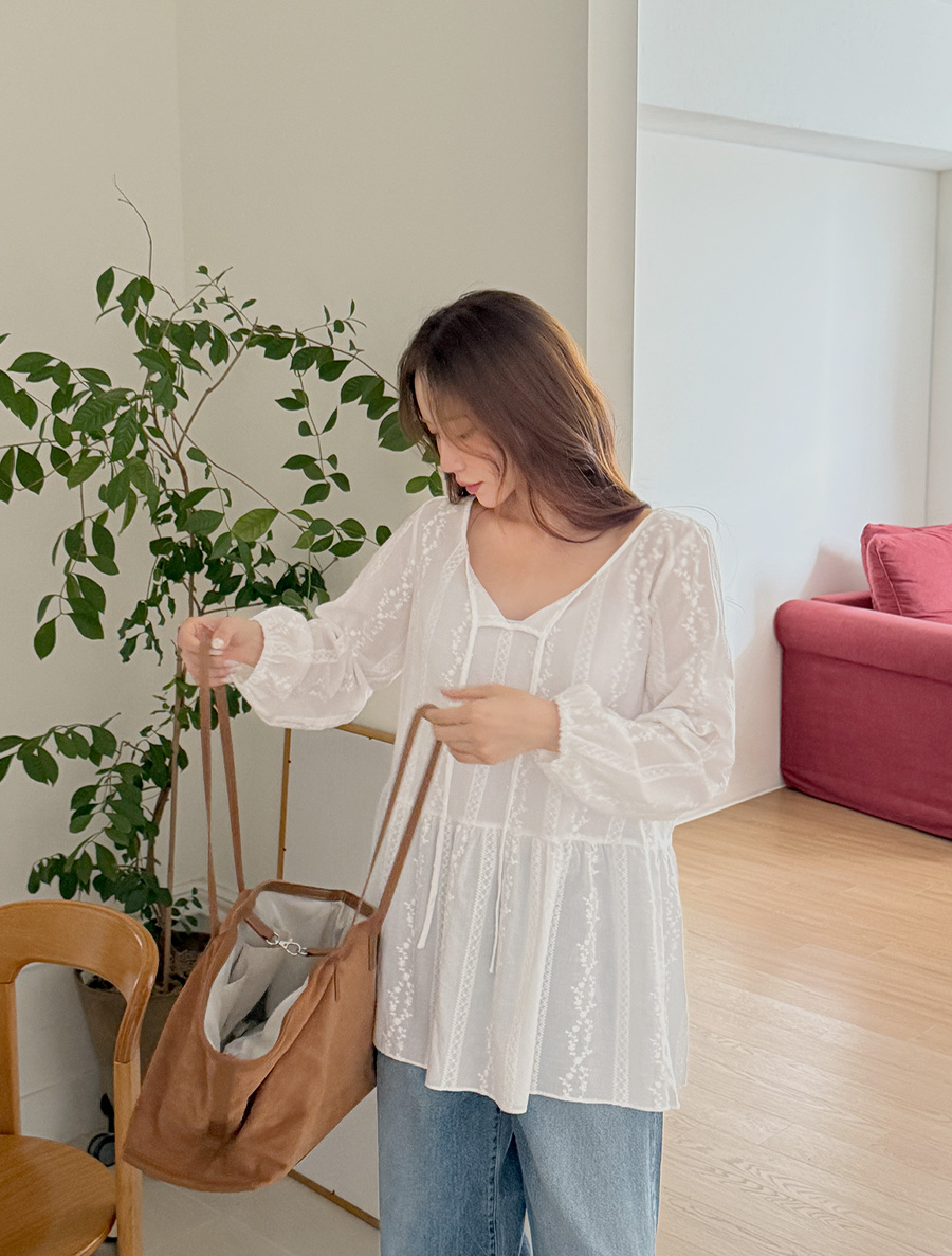 Pisi Embroidered Shirring Bowknot Blouse