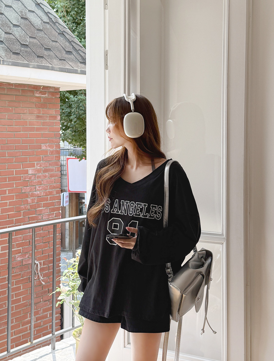 Kepua V-neck Graphic Print T-shirt