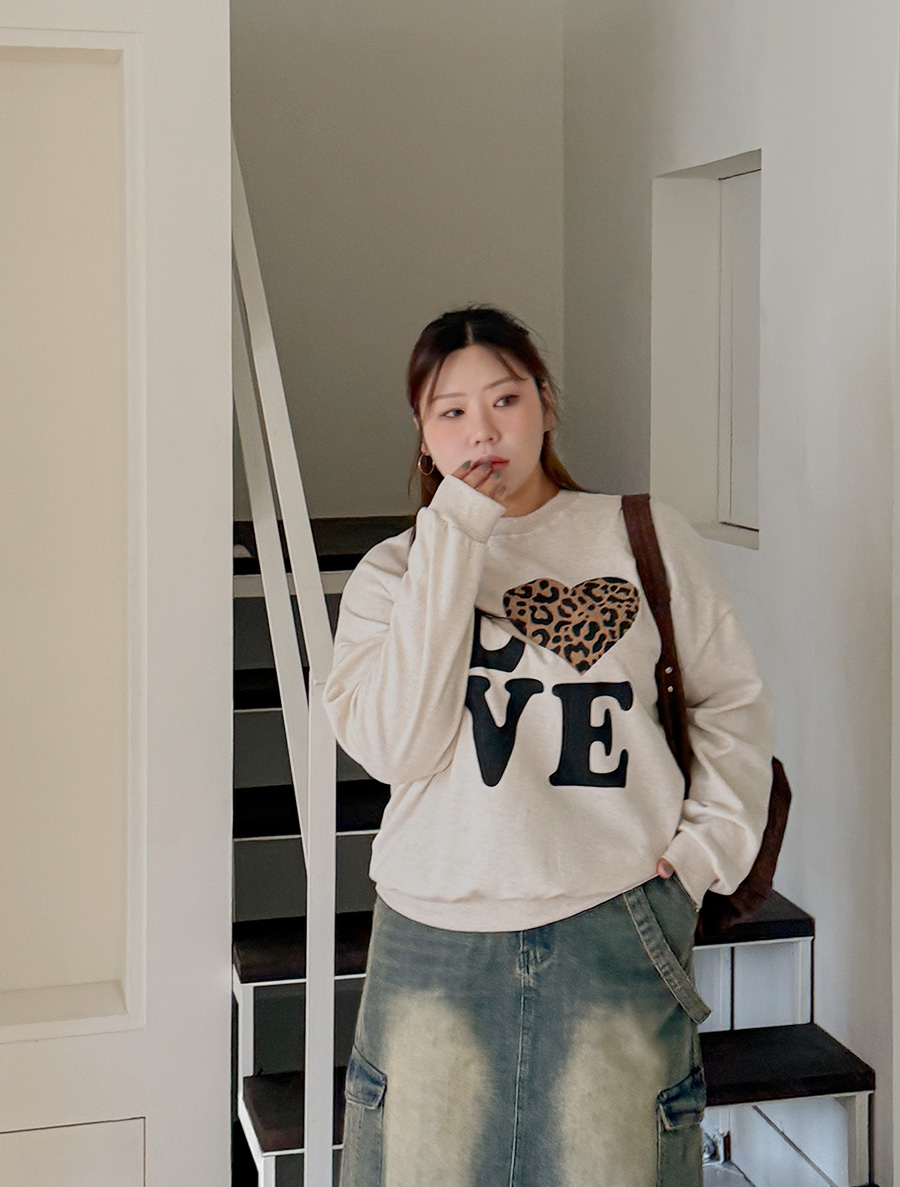 Bakoren Graphic Print Sweatshirt