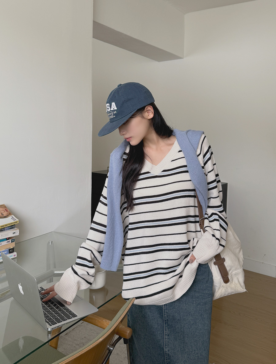 Octopus V-neck Contrast ST Knit