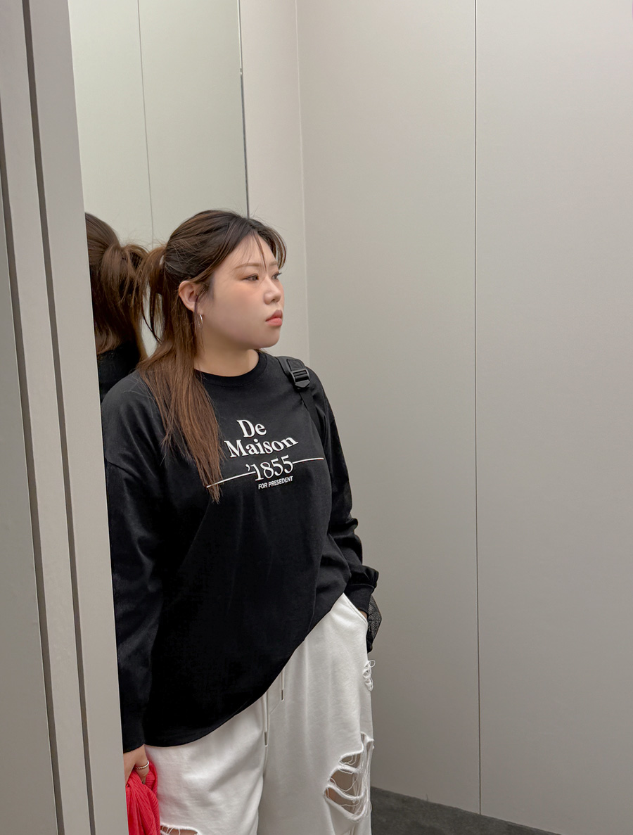 Nejia Graphic Print T-shirt