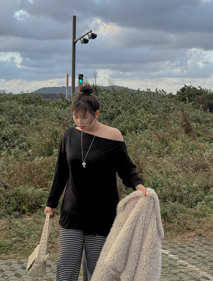 Trizen Frill Off shoulder T-shirt