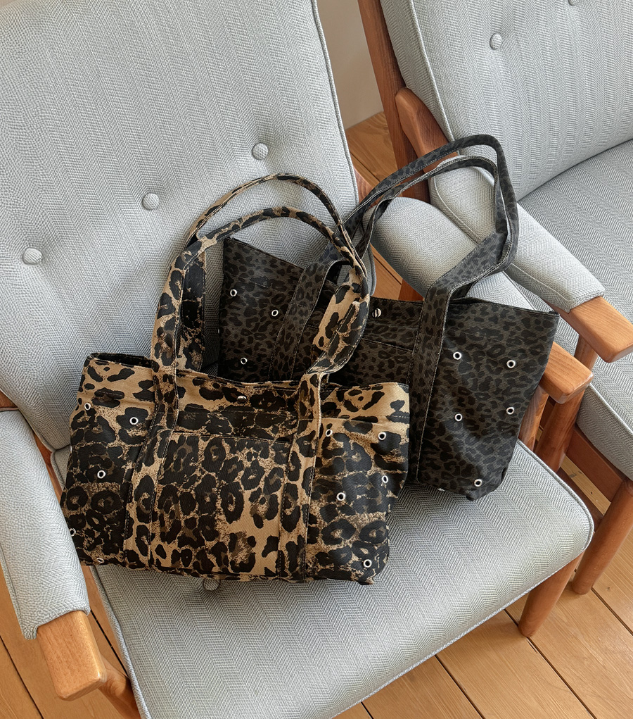 Nienhu Leopard Pocket Shoulder Bag