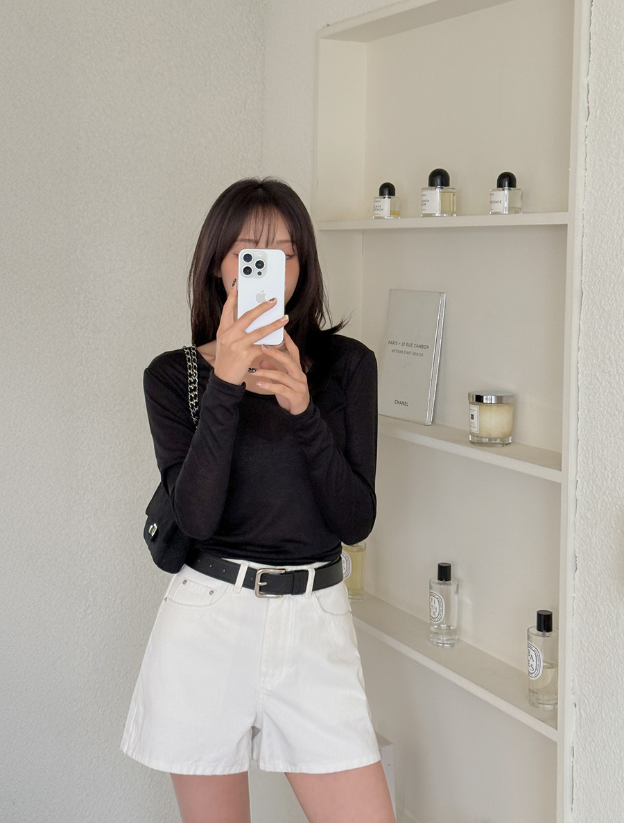 [Exclusive] Qnea Basic U-neck T-shirt