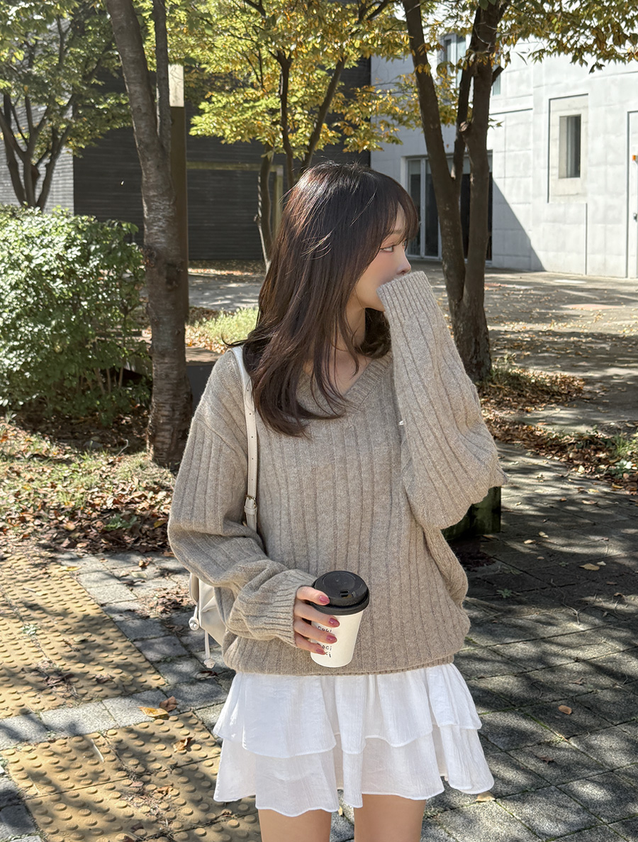 [EVELLET] Hockey Lens loose fit V-neck Ribbed Knit