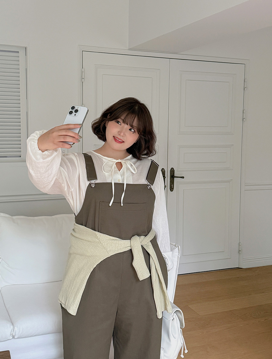 Tuent Strap Button Blouse