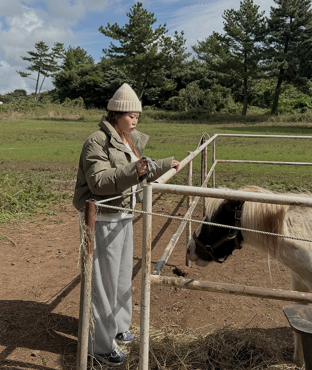 [EVELLET] Intmu Matte Coating Semi-Crop Padding