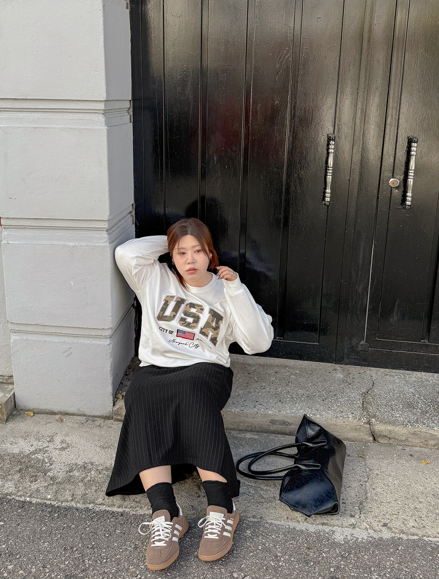Khmuen Graphic Print Sweatshirt