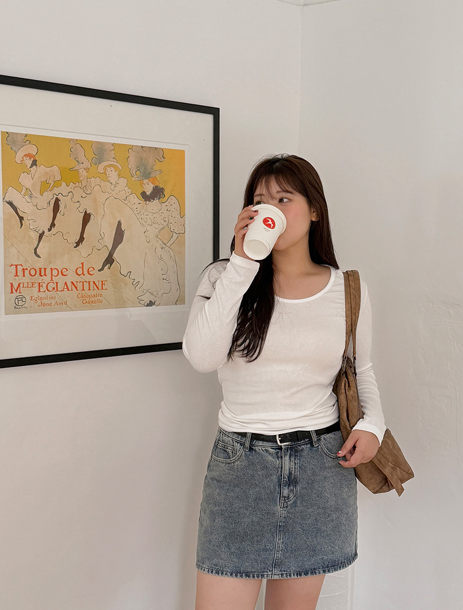 Monjid Ribbed U-neck T-shirt