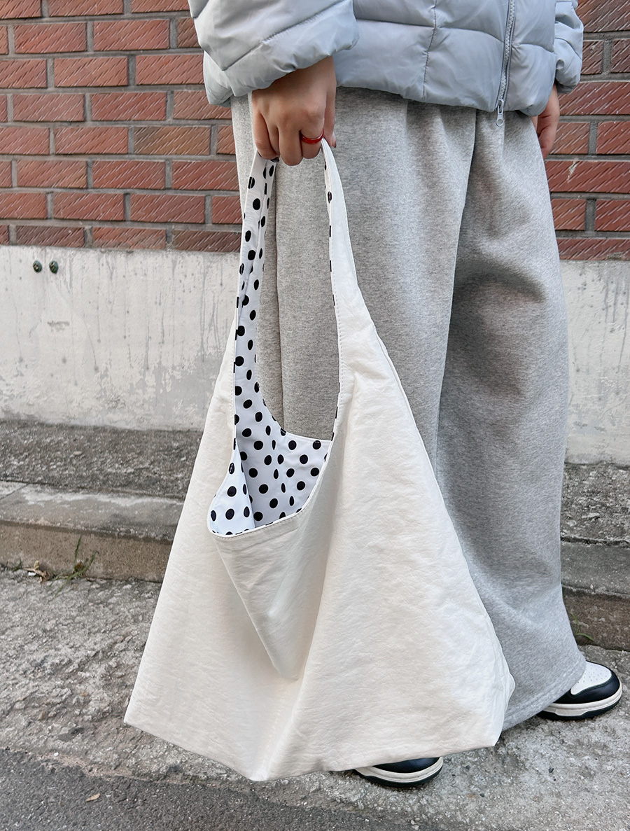 Hen Amu Reversible Shoulder Bag